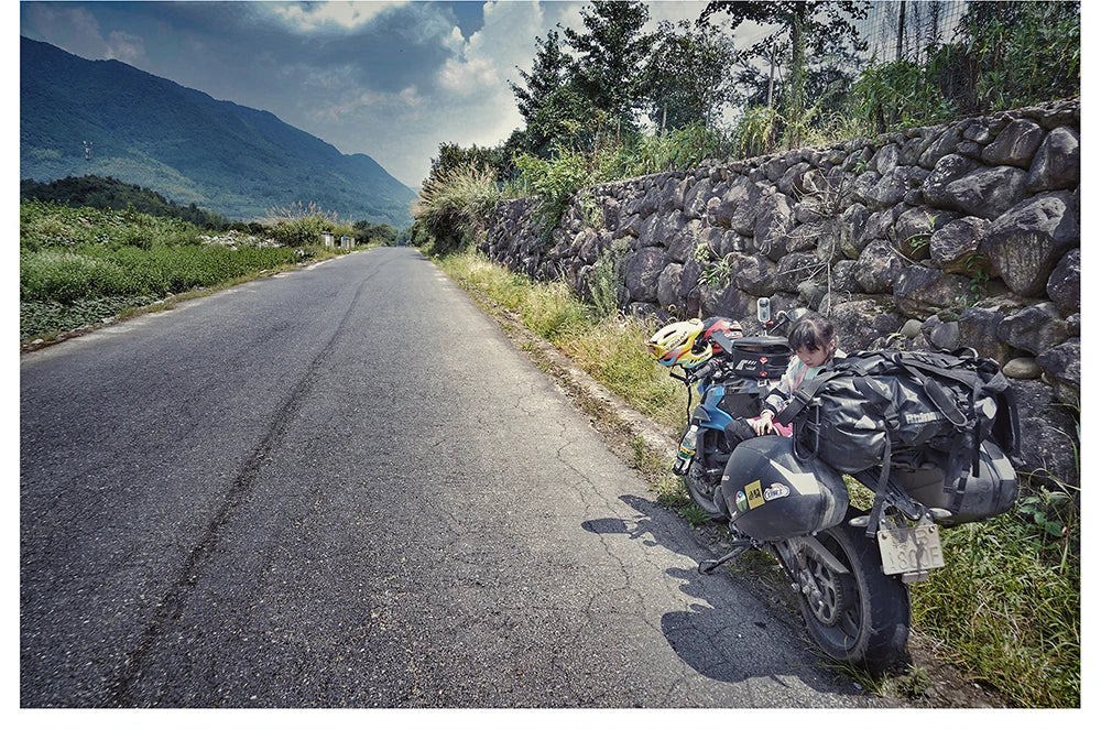 Rhinowalk Tail Bag 45L - additional shot showing motorcycle tail bag features and details