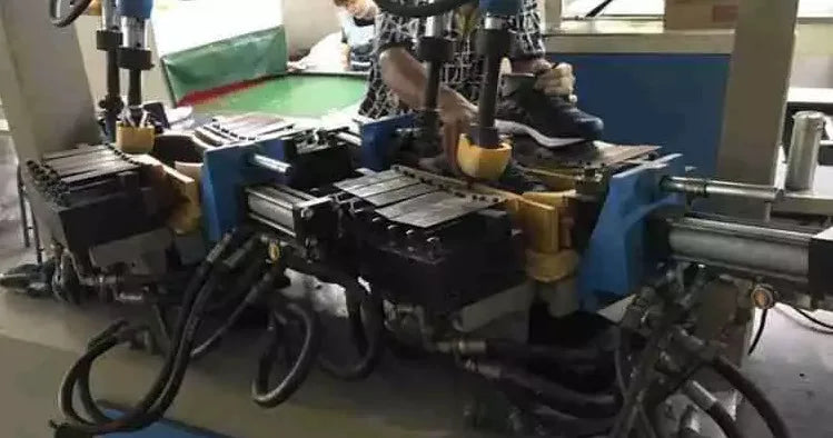 Retro New Winter Motorcycle Boots Waterproof Motocross Boots Black Motorcycle Racing Mid-Calf Shoes Men Leather Moto Boot